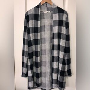 Chic Checkered Cardigan - Black and Gray